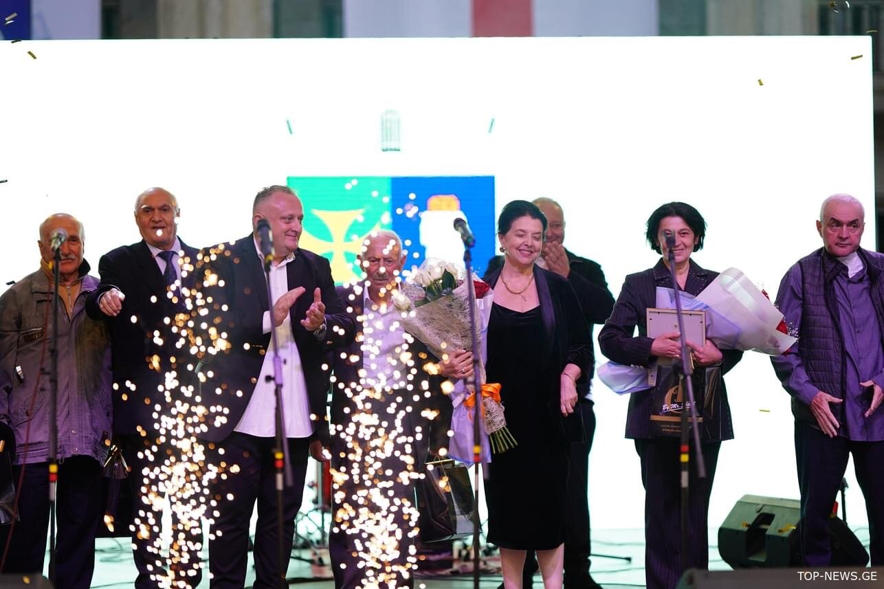 მოქალაქეები, რომელთაც "საპატიო ჭიათურელის" წოდება მიიღეს