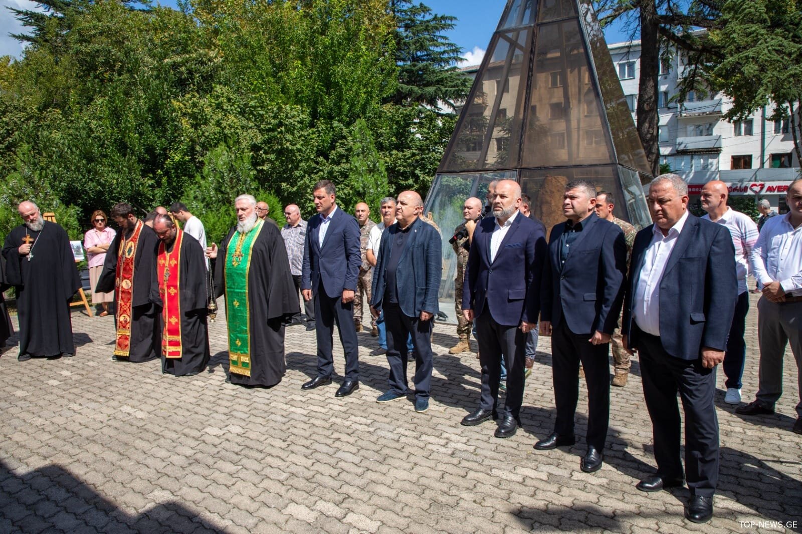 ქუთაისის მერიამ აგვისტოს ომში დაღუპული გმირების ოჯახებს 1500-1500 ლარი ჩაურიცხა