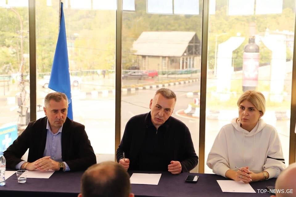 ამბროლაურში „ქართული ოცნების" ოფისში ხელისუფლებისა და სხვადასხვა სფეროს წარმომადგენლებთან შეხვედრა გაიმართა