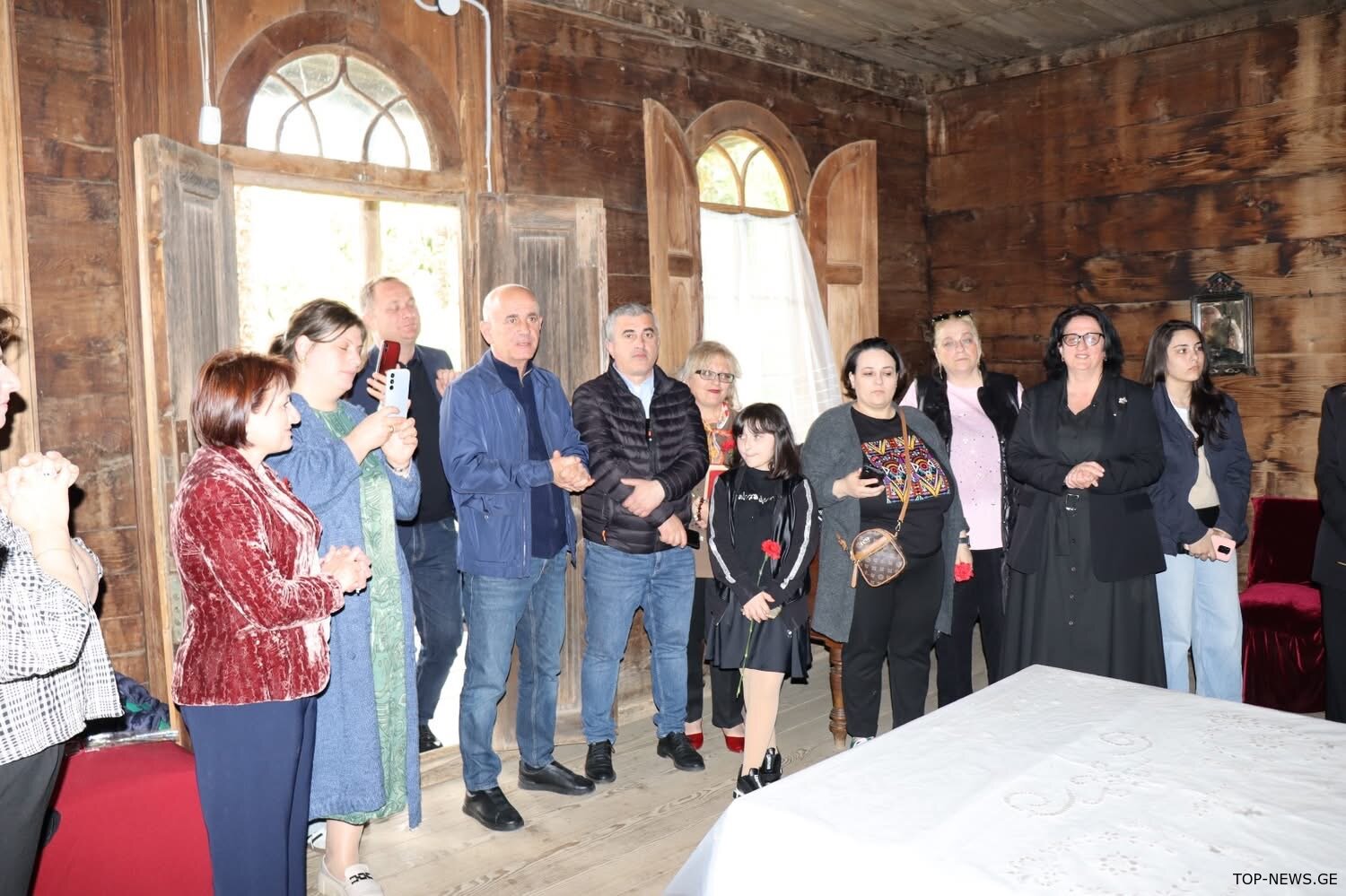 “მივალ, მივდივარ და მივიმღერი,”-ვანში ტიციან ტაბიძის 130 წლის იუბილე აღნიშნეს