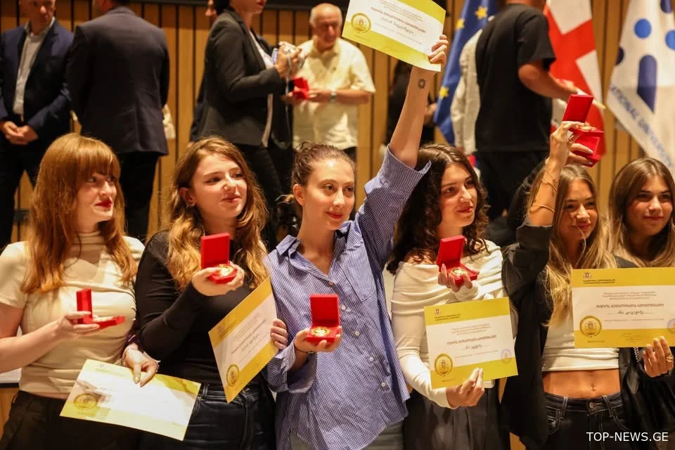 ქუთაისში 2023-2024 სასწავლო წლის მედალოსნები დააჯილდოვეს