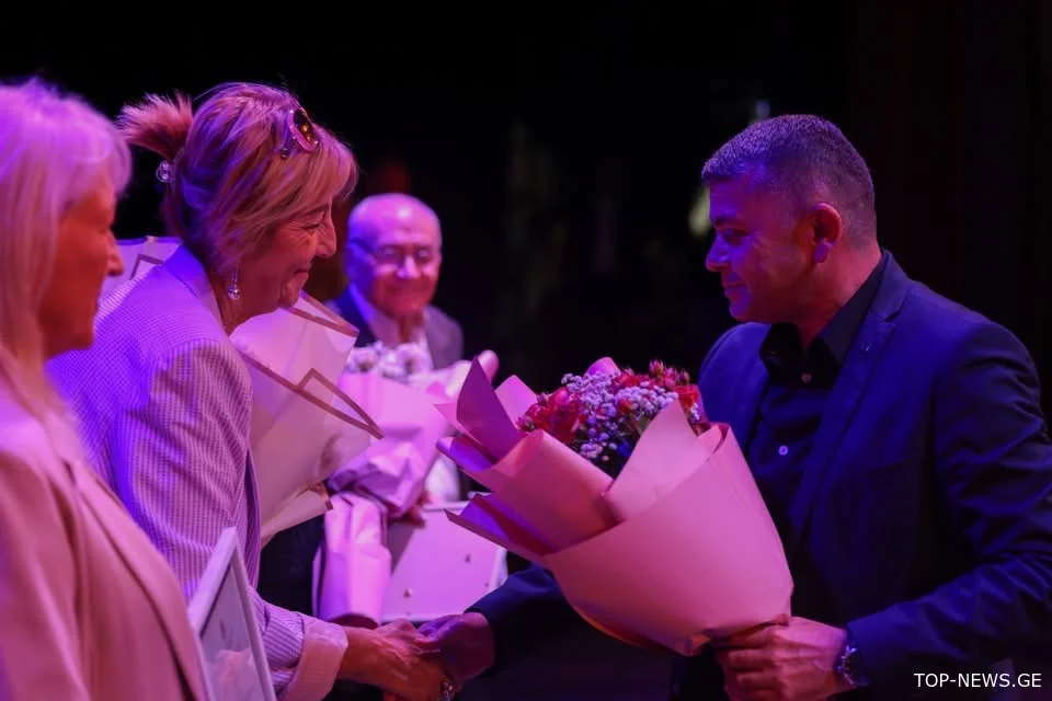 ვინ არიან ღვაწლმოსილი პედაგოგები, რომლებიც ქუთაისში დააჯილდოვეს?