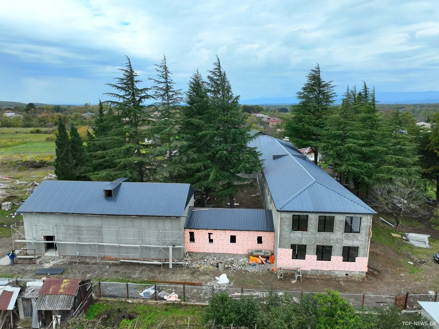 ბაღდათის სოფელ როკითში 250 მოსწავლეზე გათვლილ სკოლას რეაბილიტაცია უტარდება