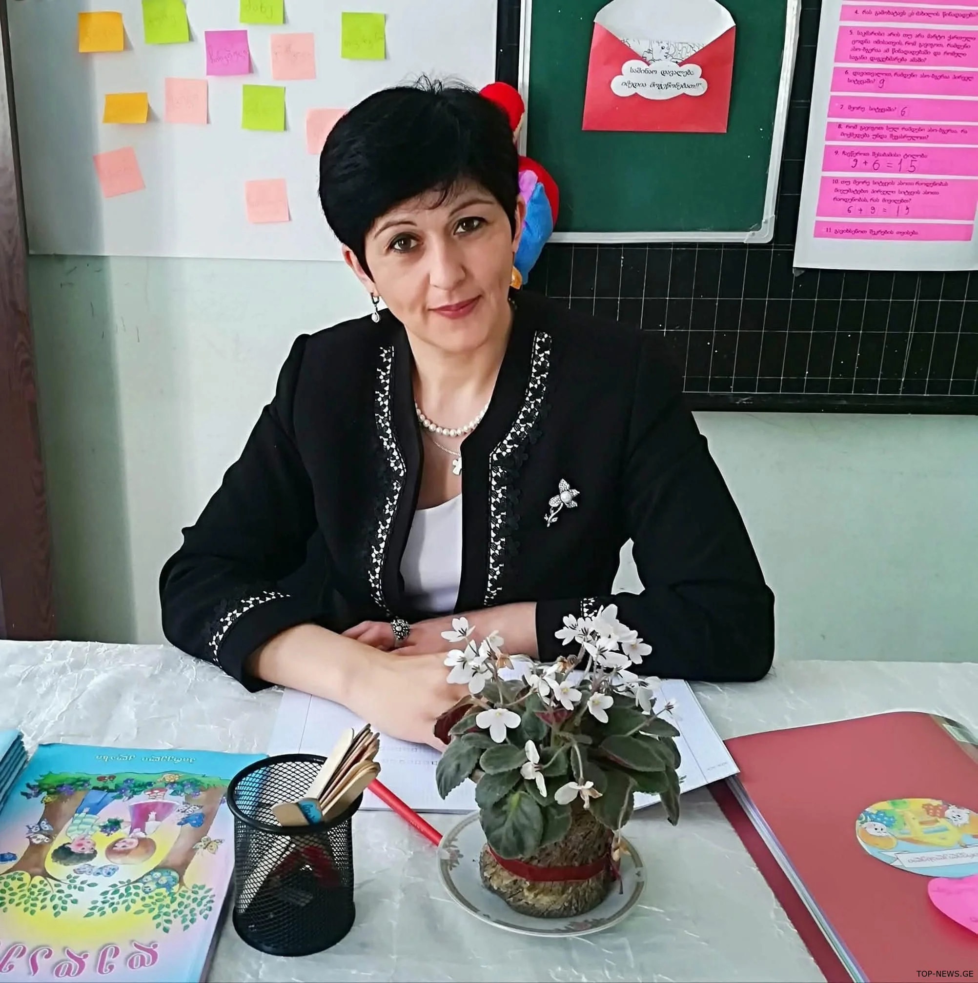 ჭიათურის მე-4 საჯარო სკოლის პედაგოგი ნანა ბურძენიძე საქართველოს მასწავლებლის ეროვნული პრემიით დაჯილდოვდა