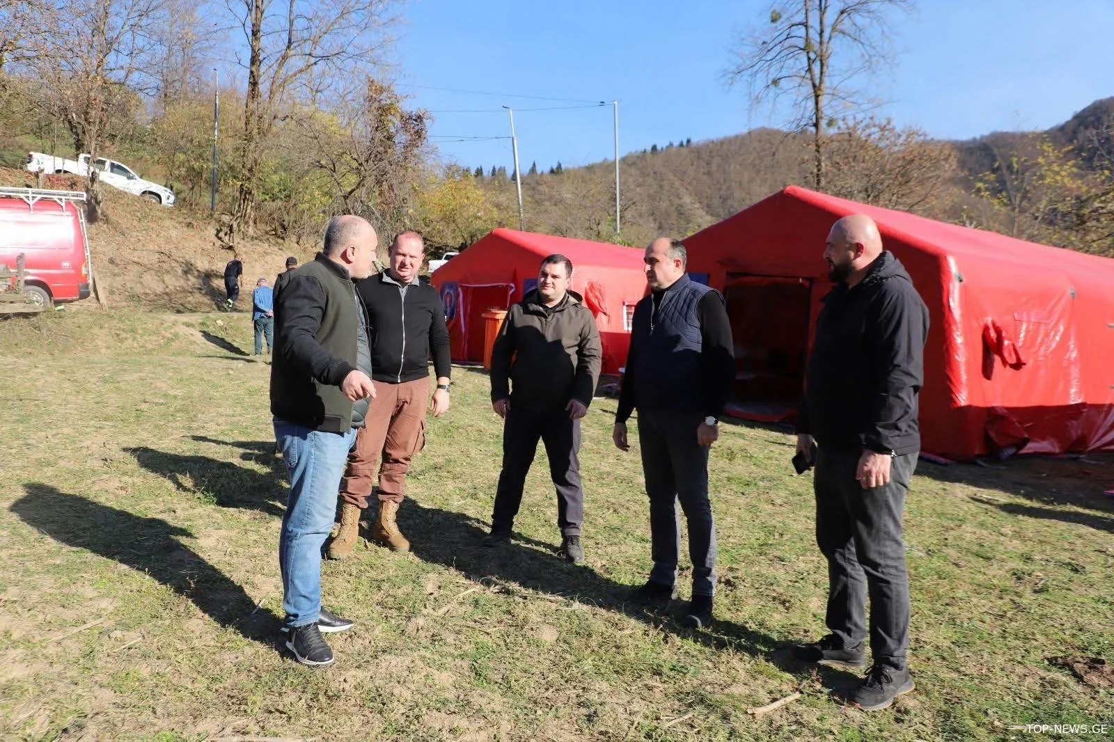 ბაღდათის სოფელ ხანის ტყეში კვლავ ხანძარს ებრძვიან