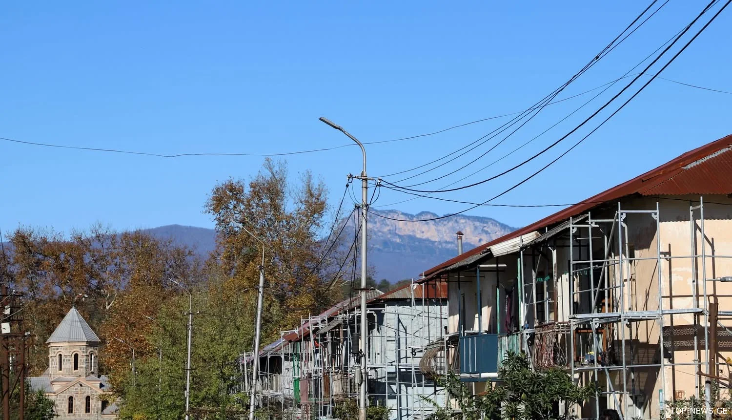 გუმათში მრავალბინიანი სახლების ფასადების რეაბილიტაცია დაიწყო