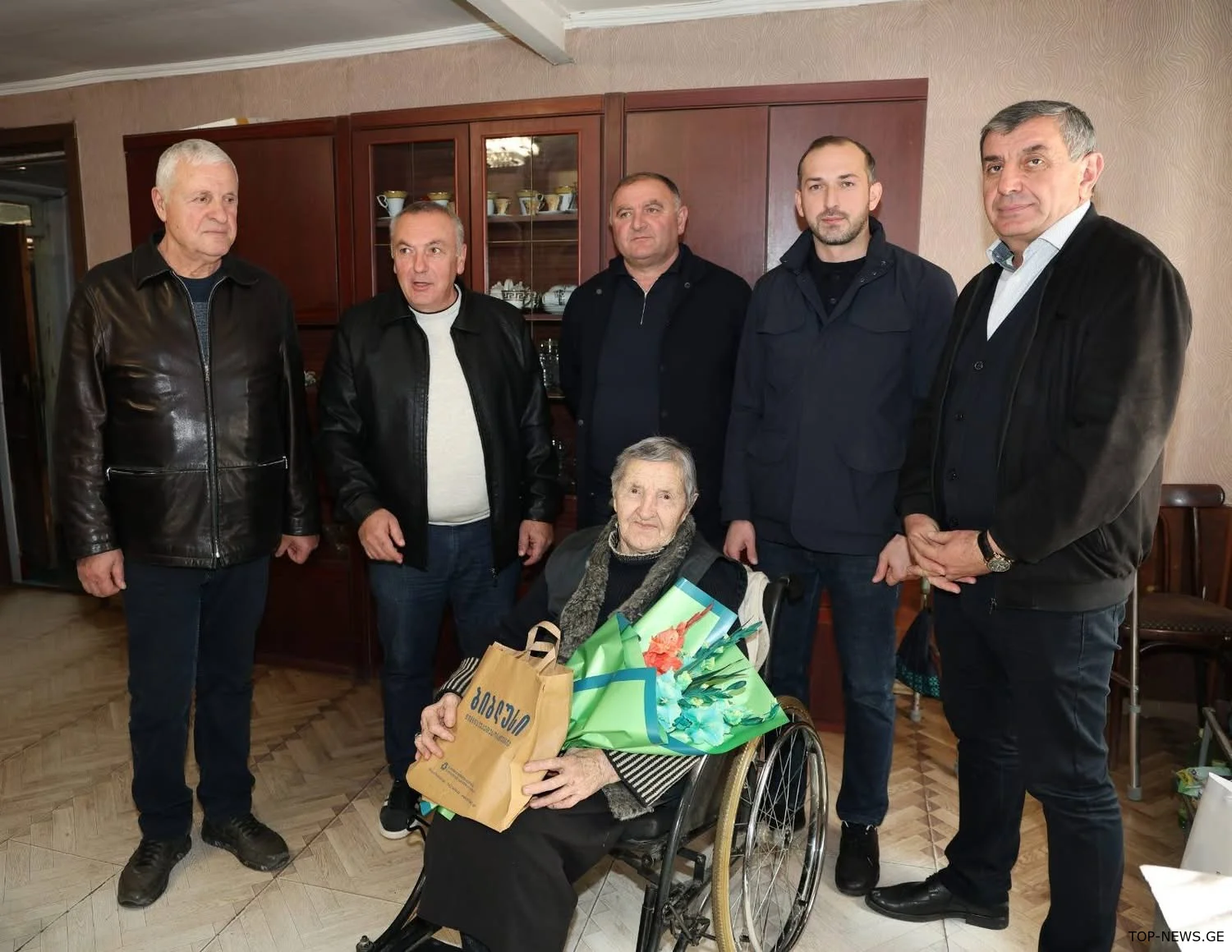 ცაგერის სოფელში დამსახურებულ პედაგოგს 98 წლის იუბილე მიულოცეს