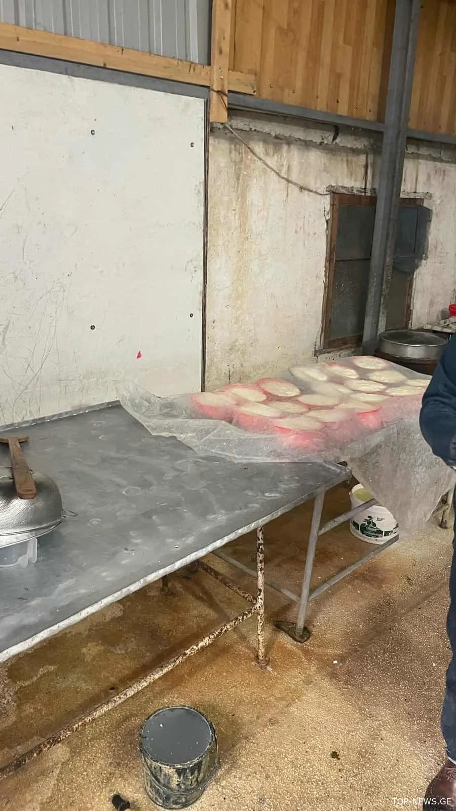 სურსათის ეროვნულმა სააგენტომ არარეგისტრირებული ყველის საწარმო გამოავლინა