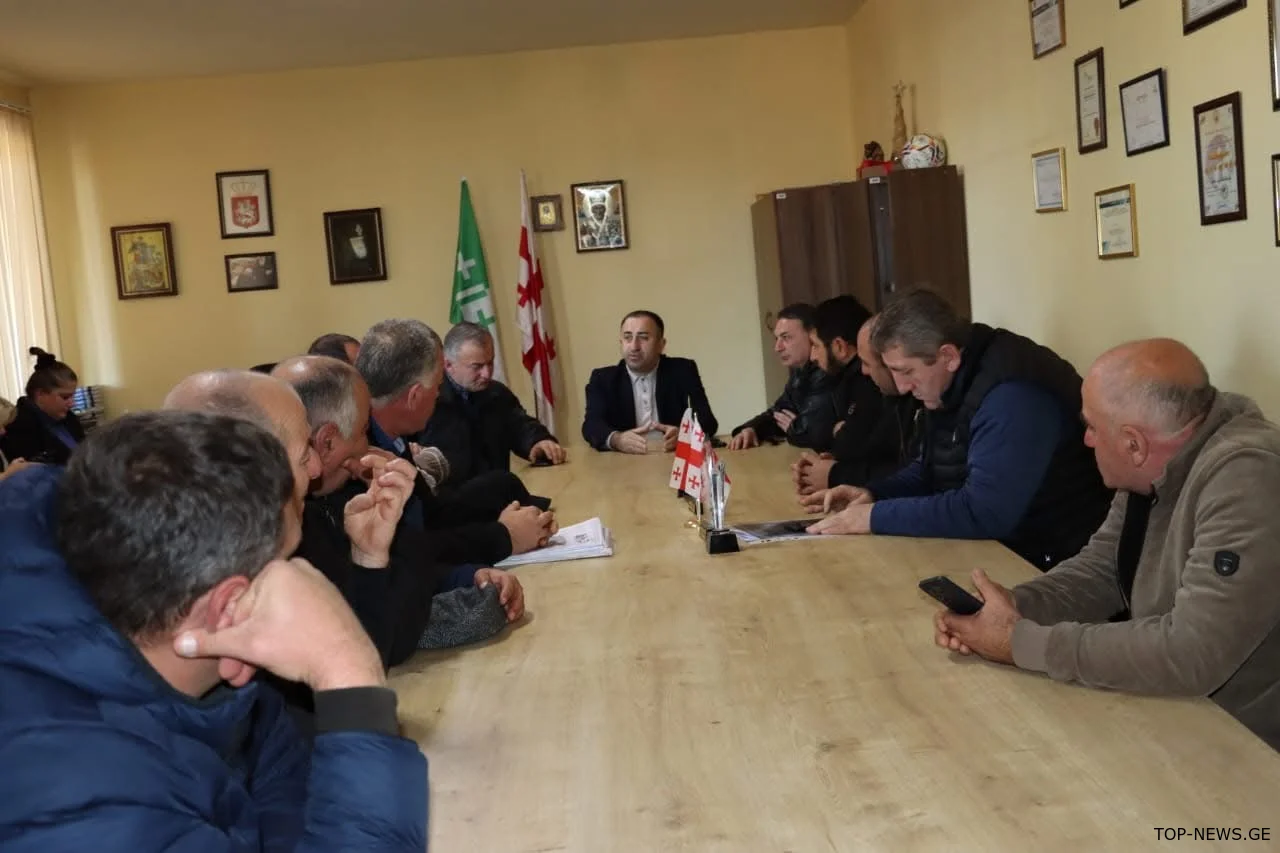 ხარაგაულის მერია საახალწლოდ დახმარებებს გასცემს