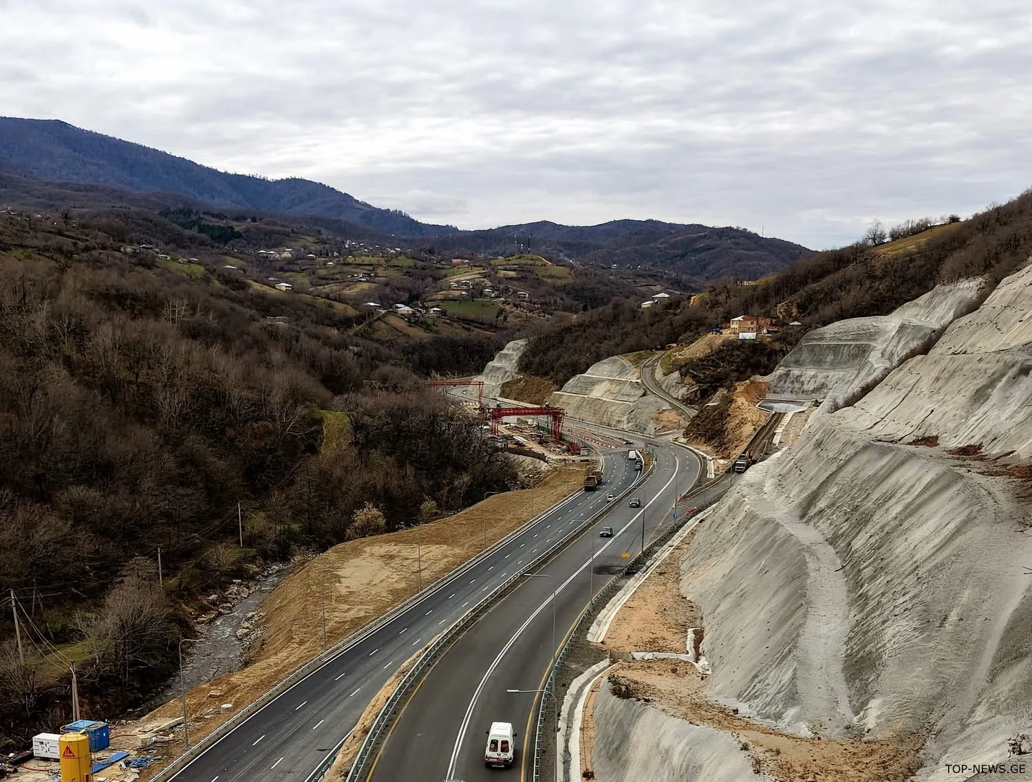 რიკოთზე დარჩენილი 4 კმ-იანი გზის მშენებლობა-მოდერნიზება დასრულების ეტაპზეა