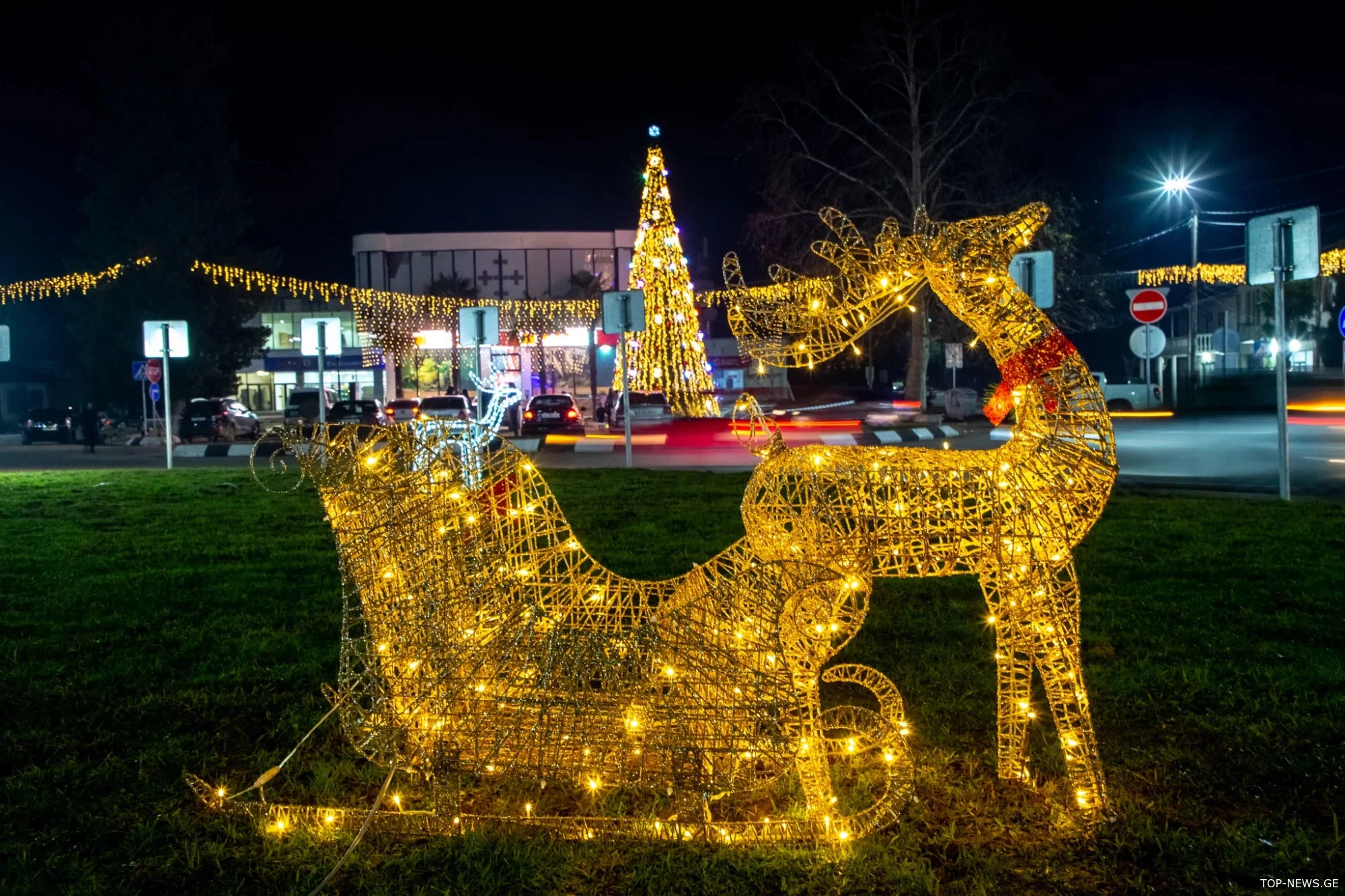 გალა-კონცერტი და ნაძვის ხის ანთება-ვანის მთავარ მოედანზე ადგილობრივებს ეპატიჟებიან