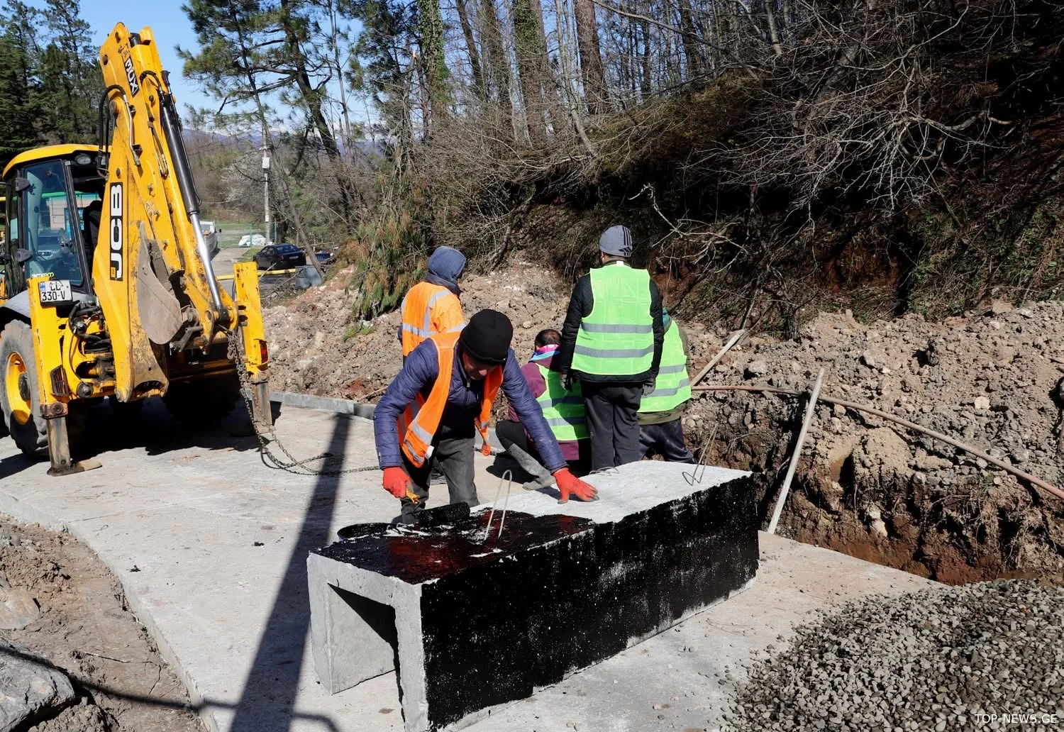 ქუთაისში, გელათის ქუჩაზე გზა ეწყობა