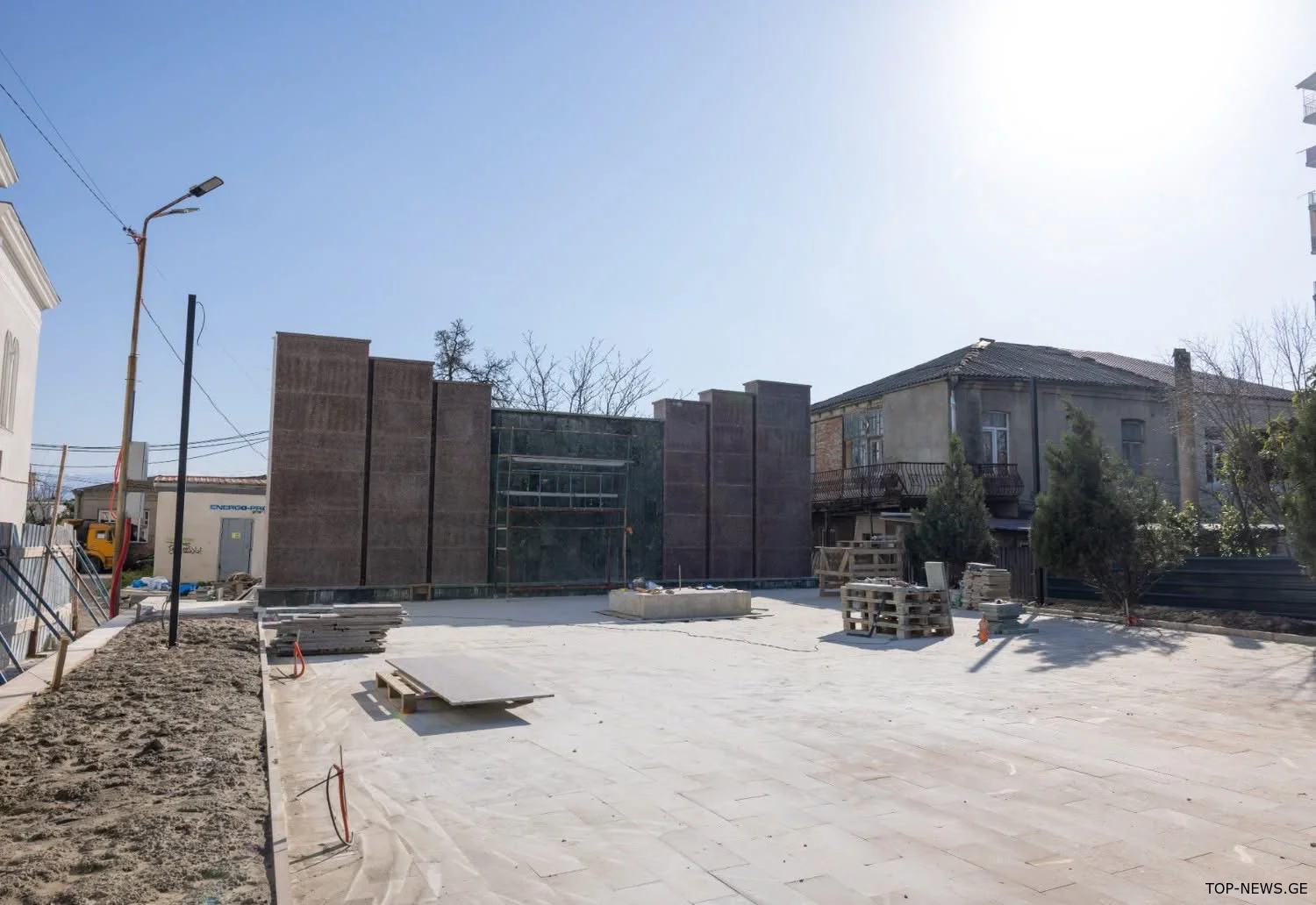 ქუთაისში 8 აგვისტოს ომში დაღუპულ მეომართა მემორიალის რეაბილიტაცია სრულდება