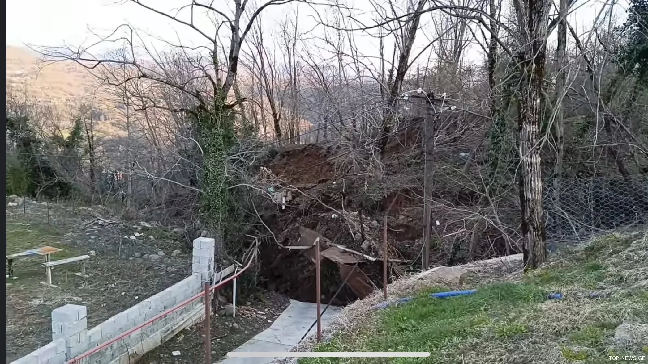 “მაშველების დამსახურებაა, რომ სოფელ კურსებში არაა მსხვერპლი. მთელი ღამე, სიბნელეში, სიცივეში, ძლიერ ქარში იმუშავეს, მთელი სოფელი გააღვიძეს და გვთხოვეს დაგვეტოვებინა სახლები”