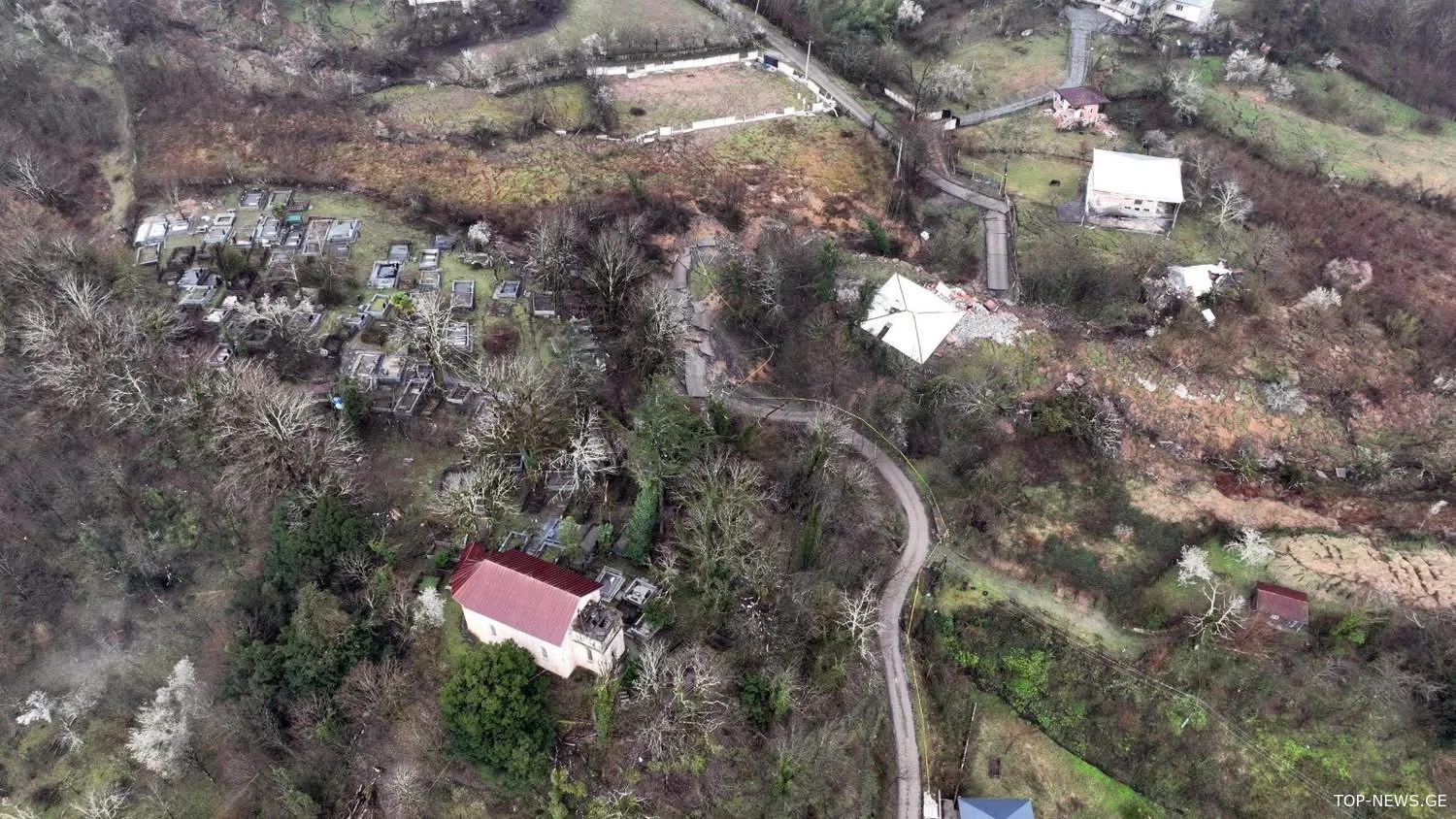 სოფელ კურსებში სტიქიას ეკლესიები გადაურჩა