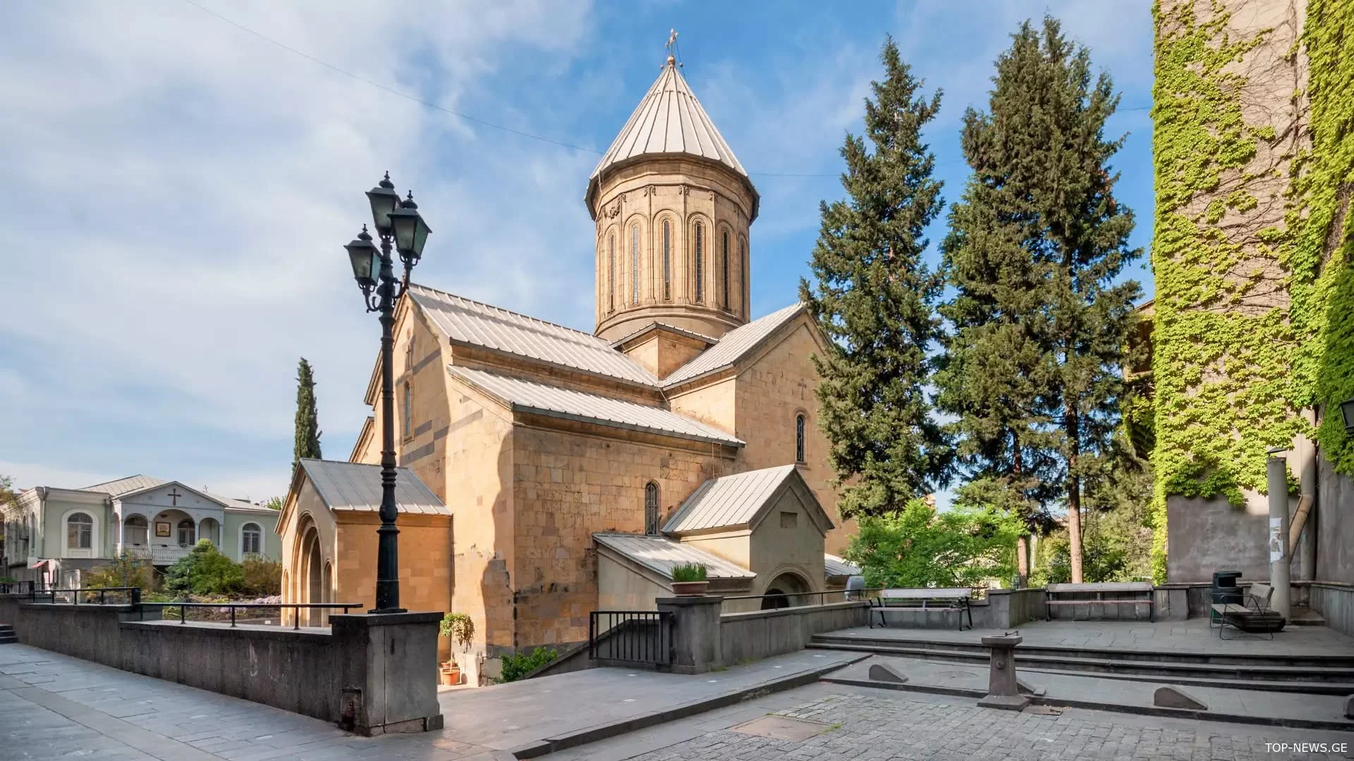 პატრიარქის საფლავისთვის პატივის მიგება მრევლს ყოველდღე, 08:00 საათიდან 22:00 საათამდე შეეძლება