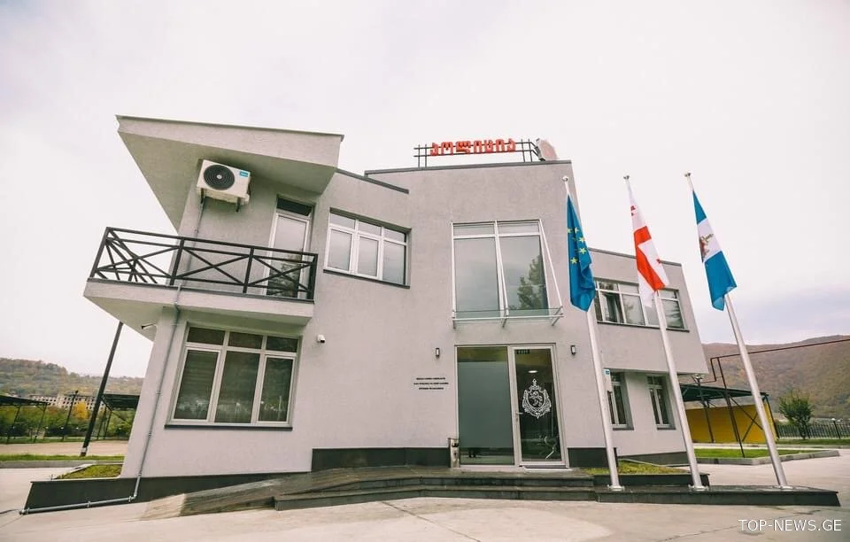 რაჭაში სტუმარმა მასპინძლებს ცივი იარაღის მუქარით საცხოვრებლის გადაფორმება და ფული მოთხოვა