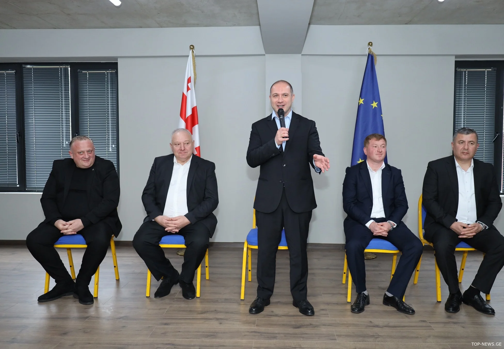 განათლების მინისტრი საჩხერეში მოსწავლეთა მშობლებს შეხვდა