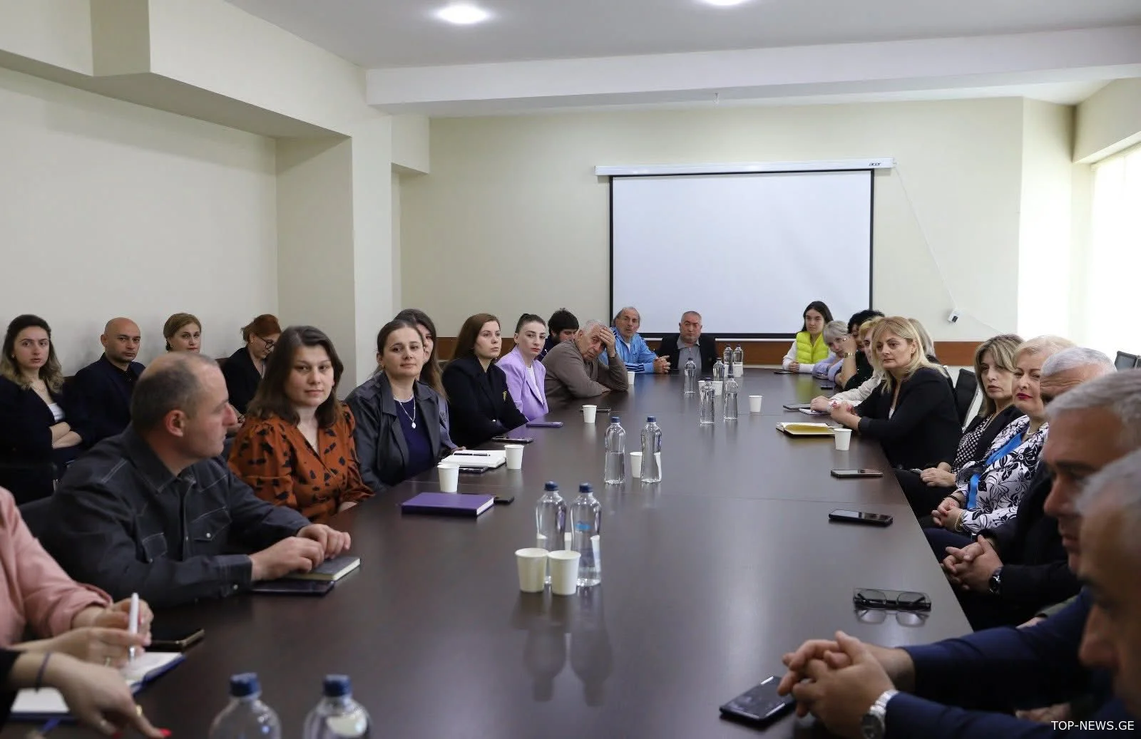 “ინფორმაცია, თითქოს ამბროლაურში N2 საჯარო სკოლის გაუქმება და მის ნაცვლად რაგბის სტადიონის მშენებლობა იგეგმება, სიმართლეს არ შეესაბამება”