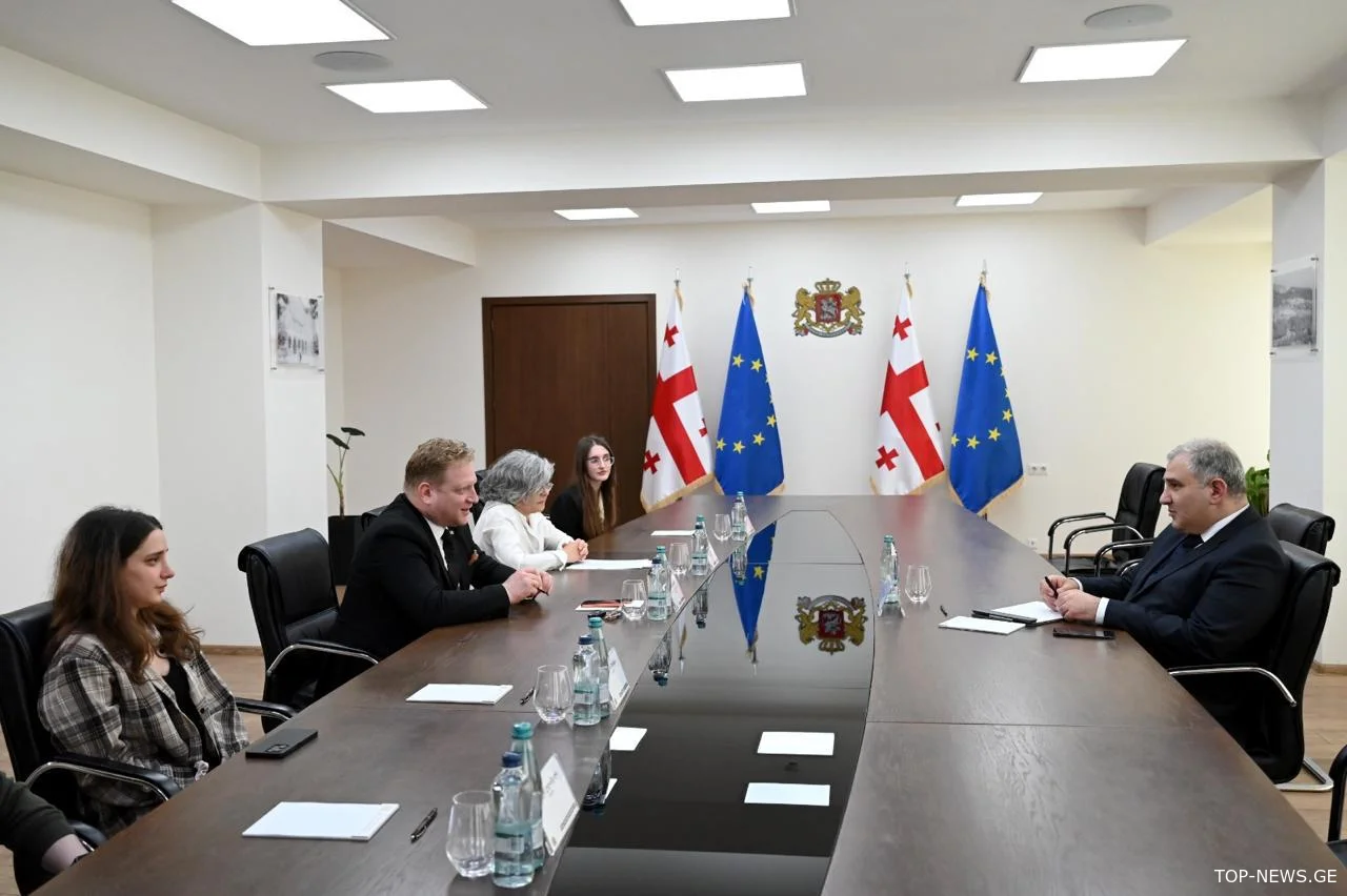 ჯანდაცვის მინისტრი ქუთაისის საერთაშორისო უნივერსიტეტის სტუდენტებს შეხვდა