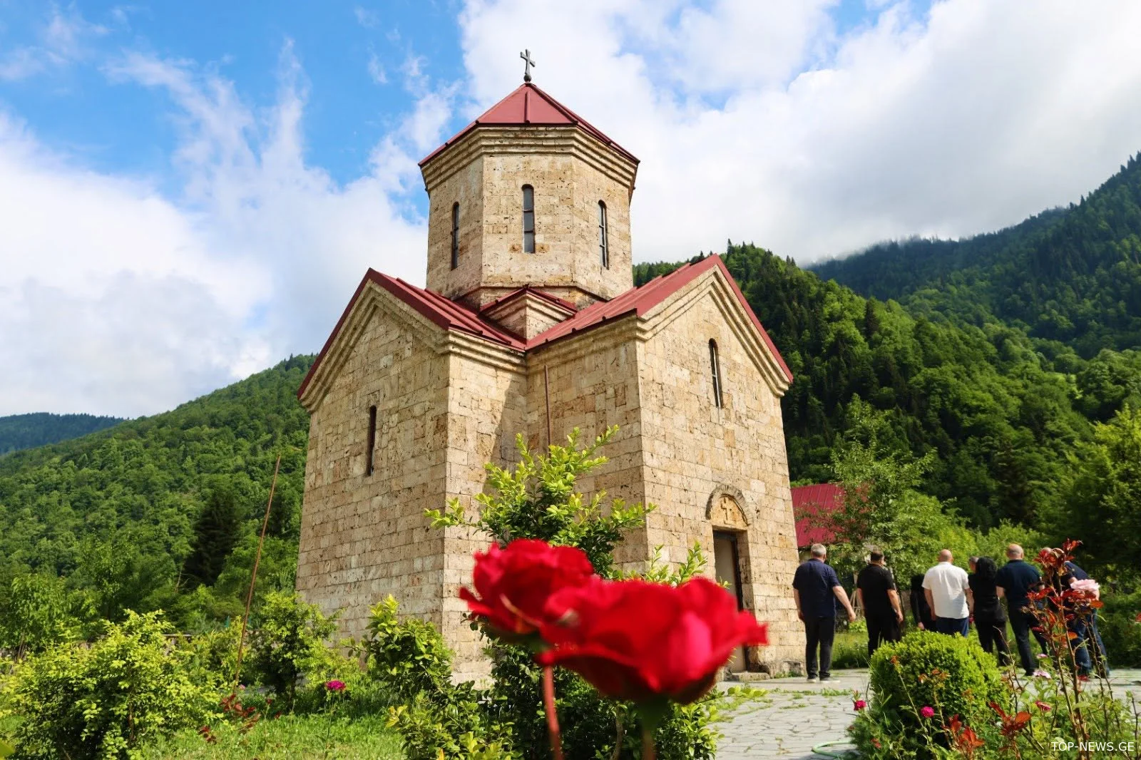 ლენტეხის სოფელ ხელედში ტურისტული ინფრასტრუქტურა ეწყობა