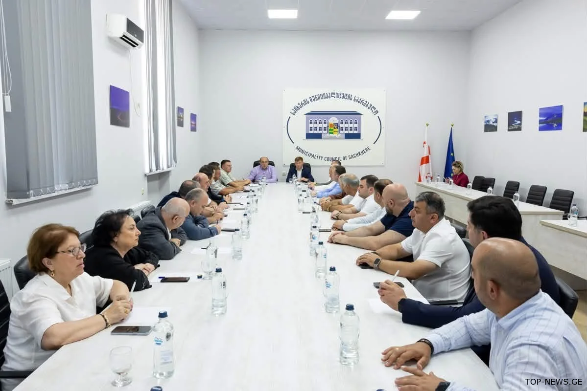 იმერეთის გუბერნატორმა მერებთან გასვლითი სხდომა საჩხერეში გამართა