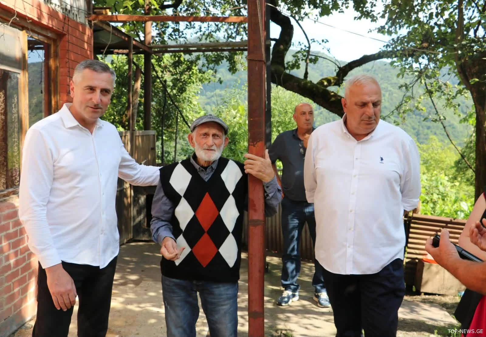 100 წლის უხუცესი რაჭის სოფელ ურავიდან