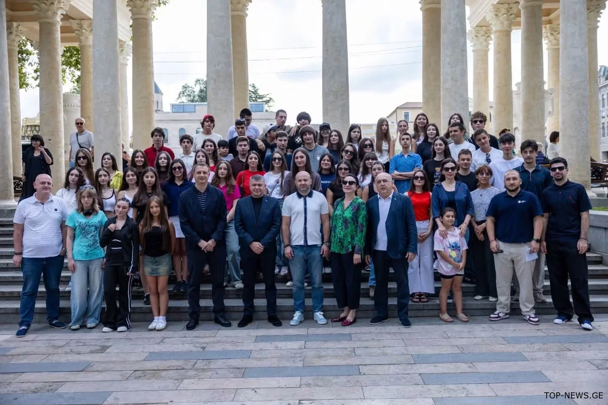 ქუთაისის მერმა საზაფხულო ბანაკის პირველი ნაკადი ბაკურიანში გააცილა