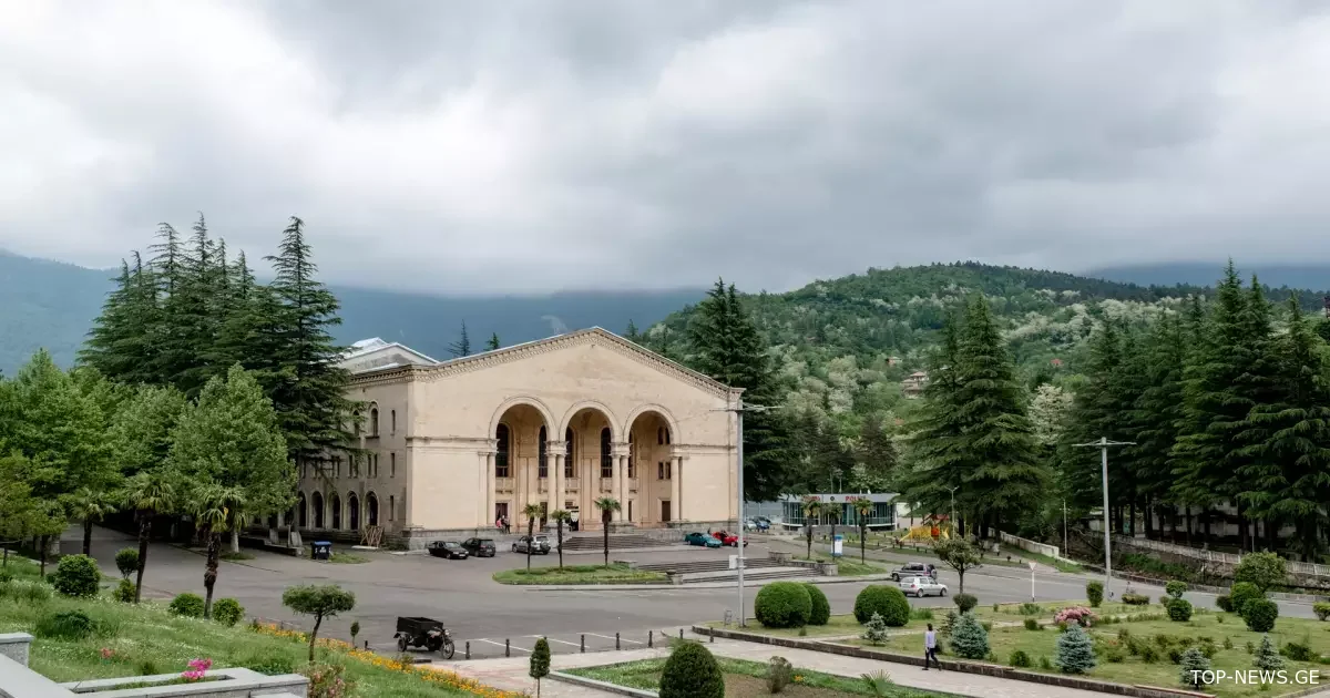 ტყიბულში 300 მაყურებელზე გათვლილი მოედანი აშენდება